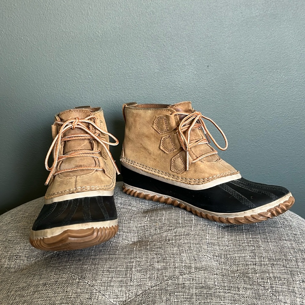 Sorel Tan and Black Ankle Boots